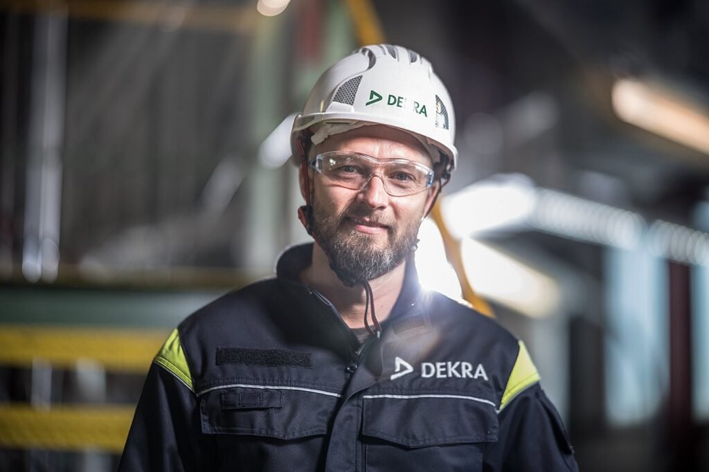 DEKRA Mitarbeiter in Kraftwerk