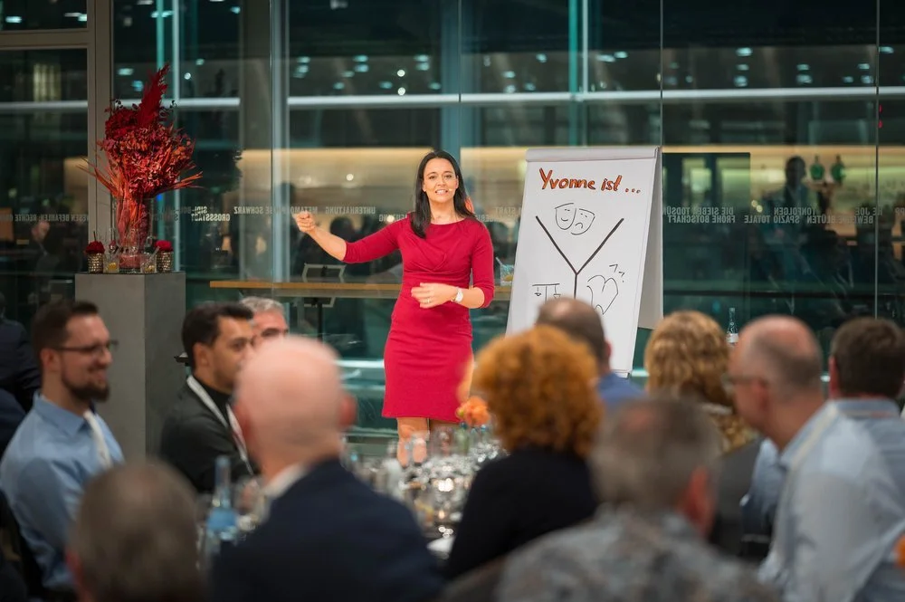 Eventfotograf aus Stuttgart: Veranstaltung im CUBE Restaurant Stuttgart mit Yvonne de Bark.